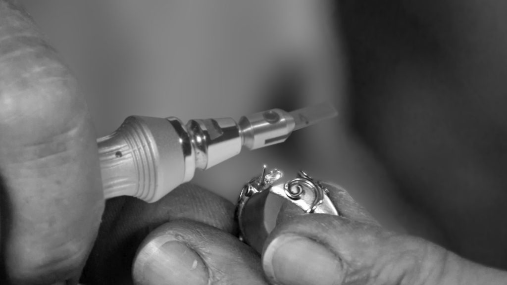 jewel engraver